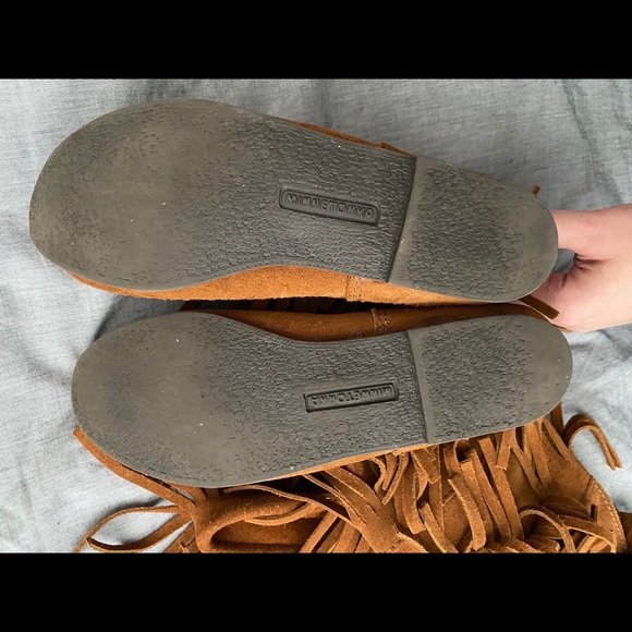 Minnetonka 3-Layer Fringe Boots - Picture 4 of 5